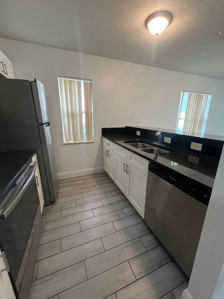 4919 Steyr St - Photo 4 of 17