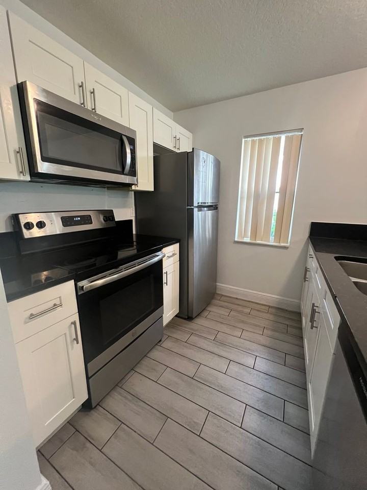 4919 Steyr St - Photo 5 of 17