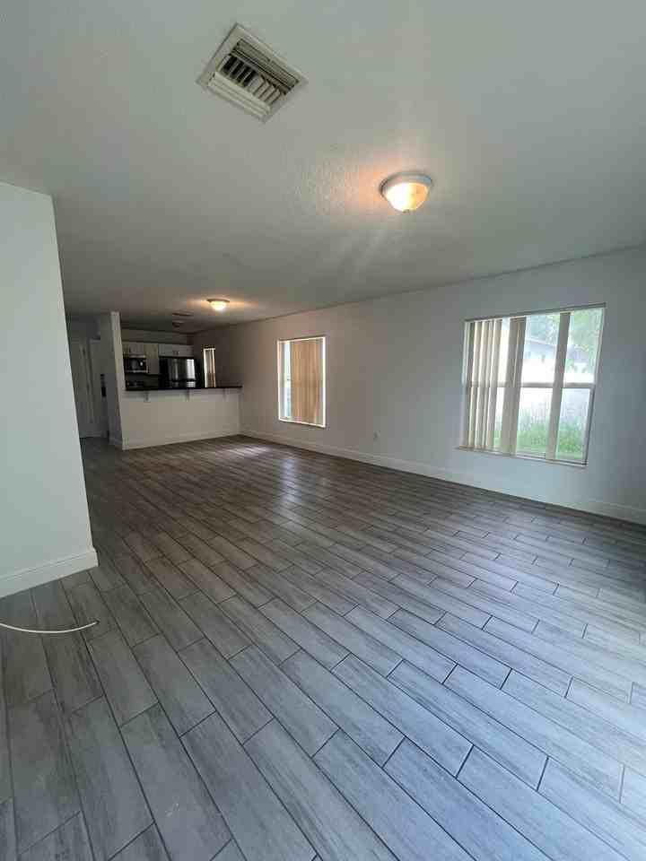 4919 Steyr St - Photo 6 of 17