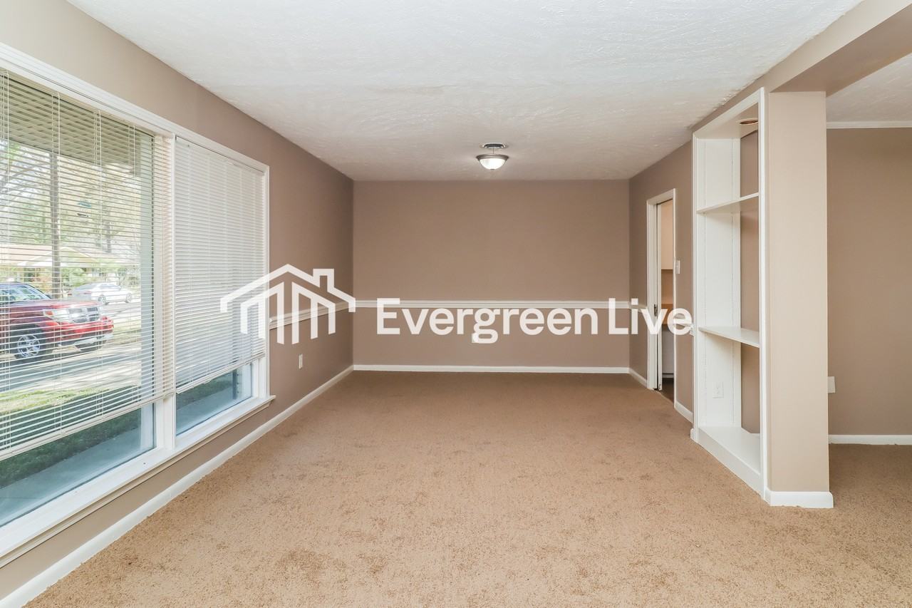 955 Briarwood Dr - Photo 5 of 15