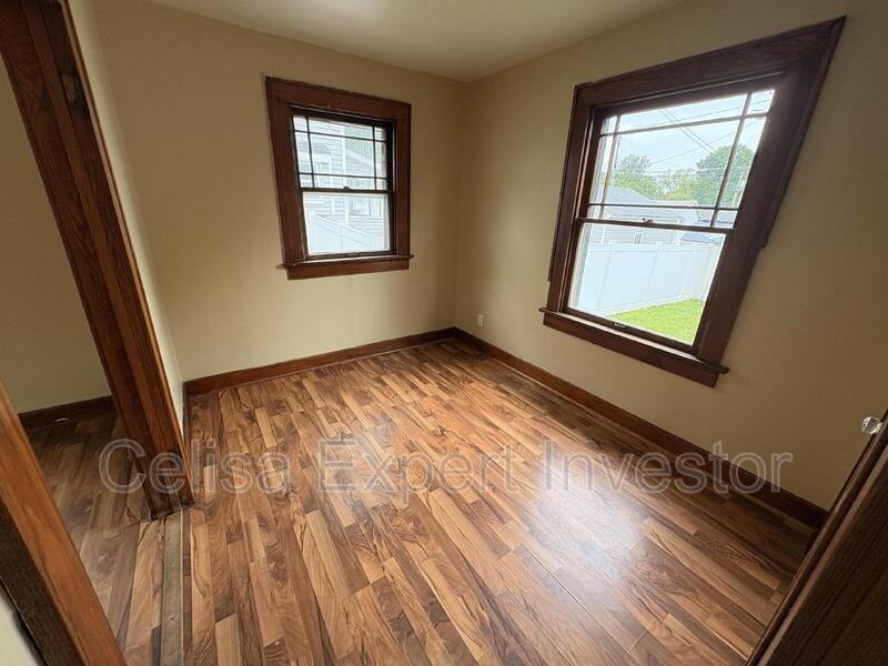 644 Greenlawn Ave - Photo 3 of 10