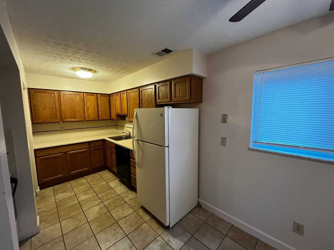 393 E. 18th Ave. SK - Photo 2 of 39