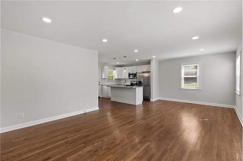613 Youngs Ln - Photo 3 of 23