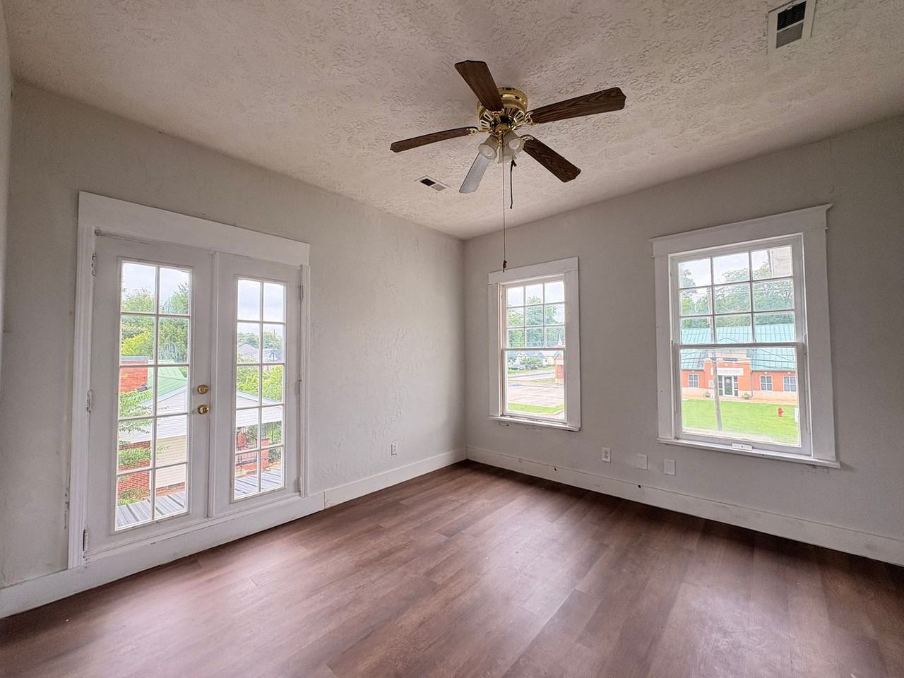 311 N Center Ave - Photo 2 of 23