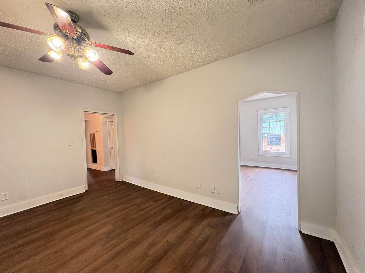 311 N Center Ave - Photo 5 of 23