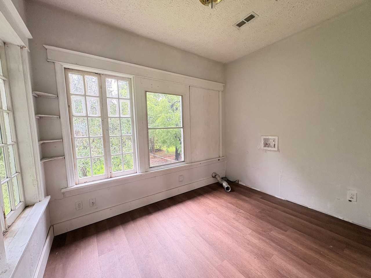 311 N Center Ave - Photo 6 of 23