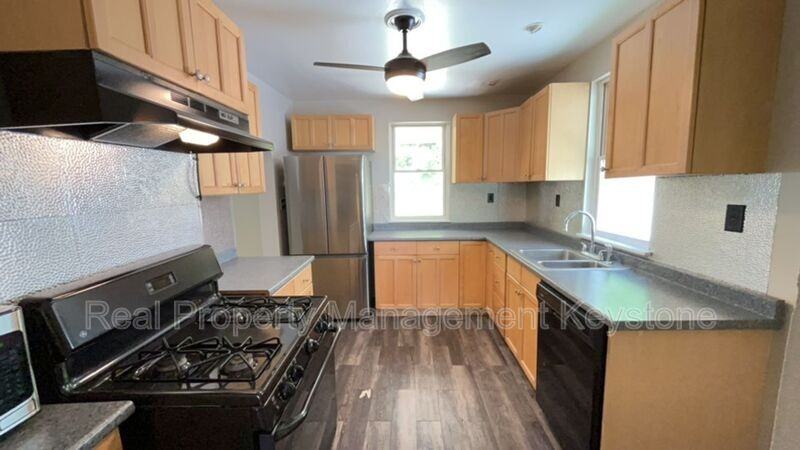 303 Lexington Ct - Photo 2 of 23