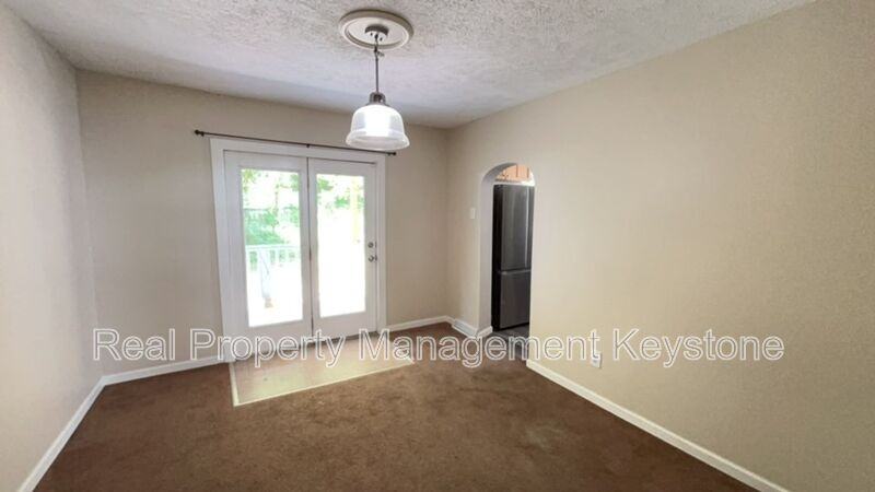 303 Lexington Ct - Photo 7 of 23
