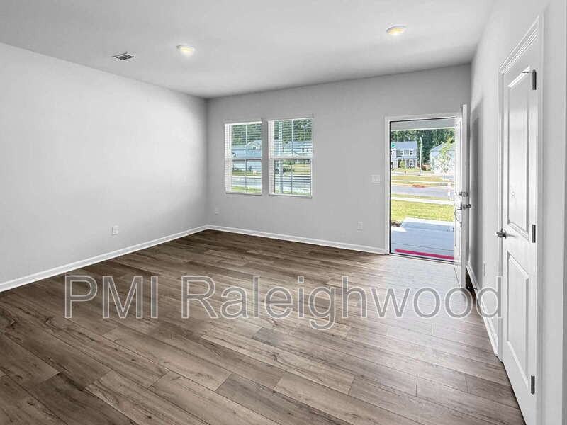 600 Westford Dr - Photo 6 of 37