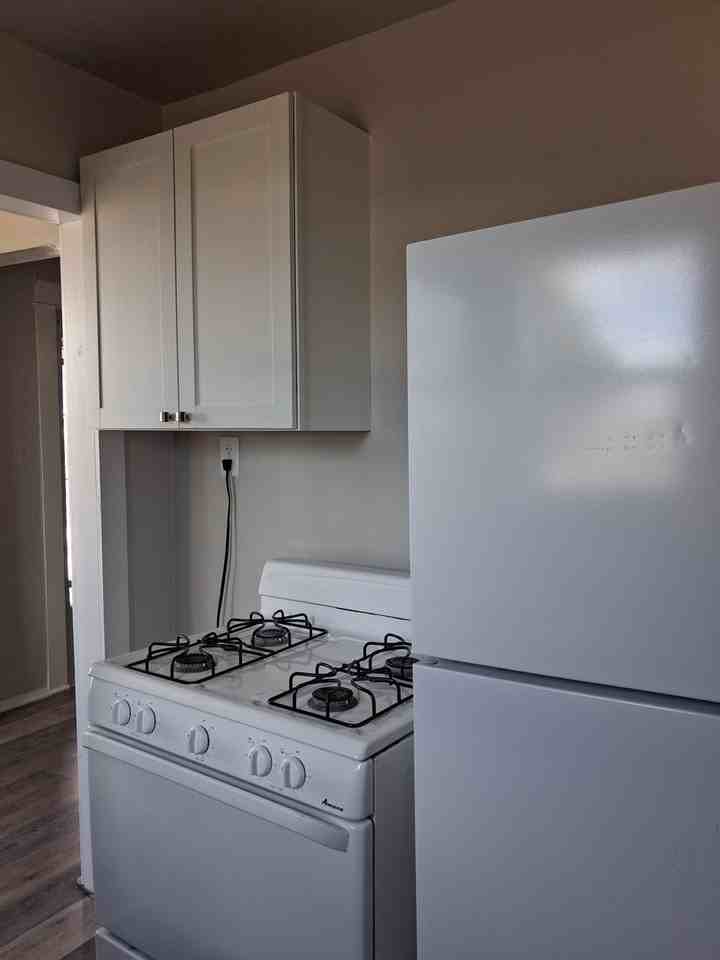 704 S Abilene Ave - Photo 6 of 11