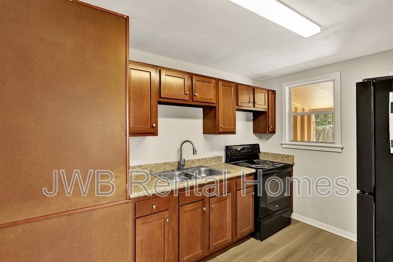 9017 6th Ave - Photo 2 of 20
