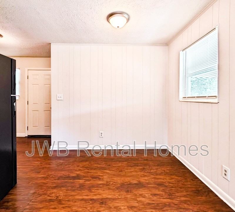 4935 Portsmouth Ave - Photo 4 of 11