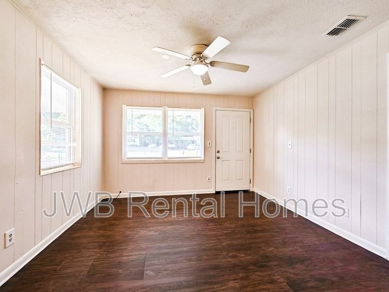 4935 Portsmouth Ave - Photo 6 of 11