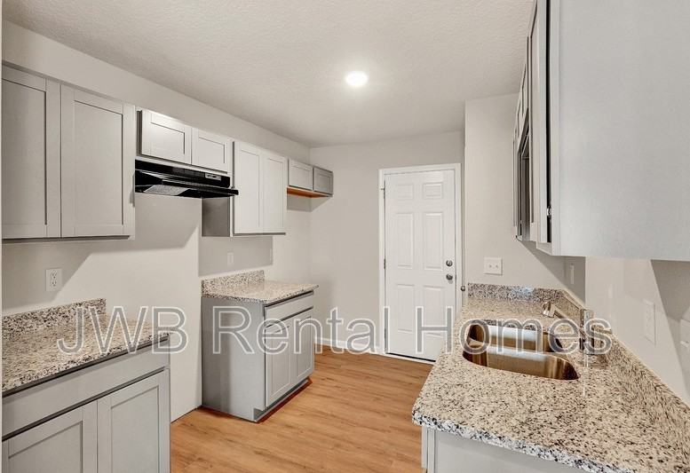 555 E 55th St - Photo 2 of 18