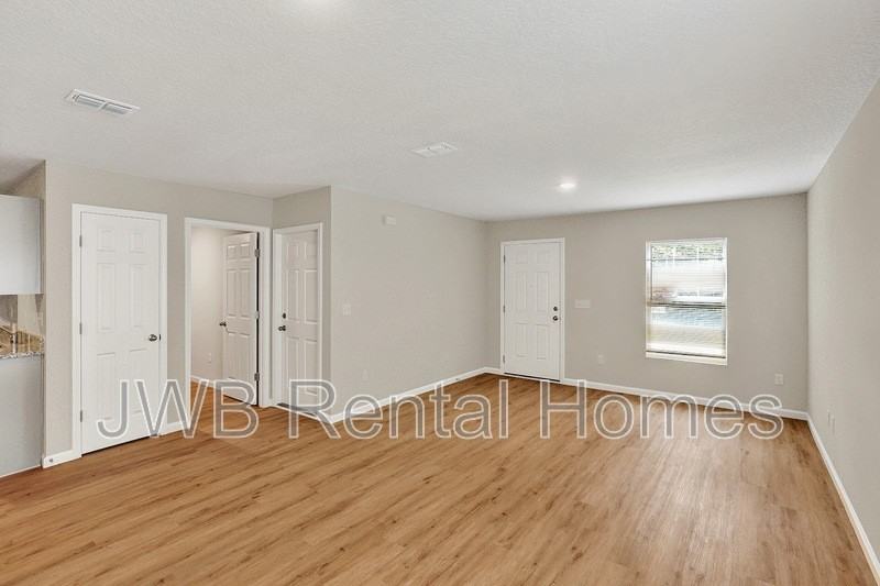 555 E 55th St - Photo 5 of 18