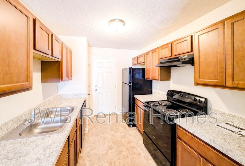 8727 Osteen St - Photo 2 of 16