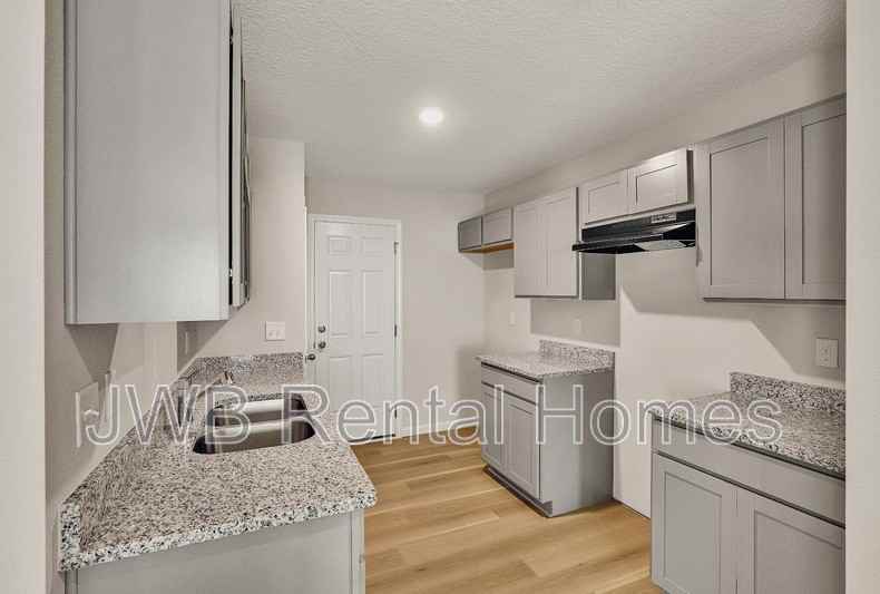549 E 55th St - Photo 2 of 18