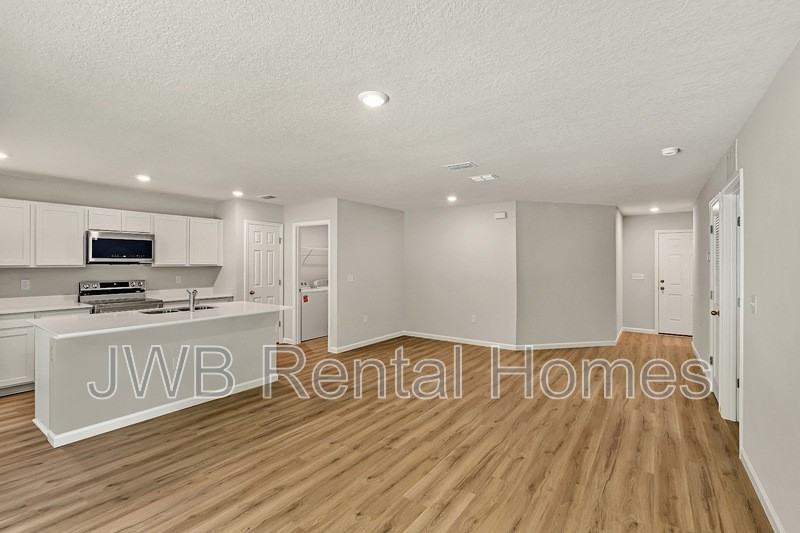 3205 Echo St - Photo 6 of 21