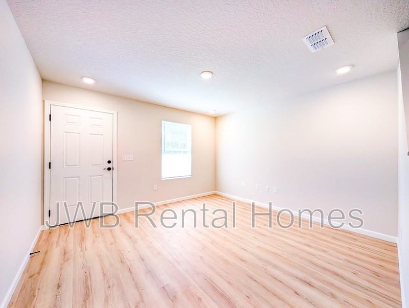 4296 Gilbert St - Photo 4 of 15