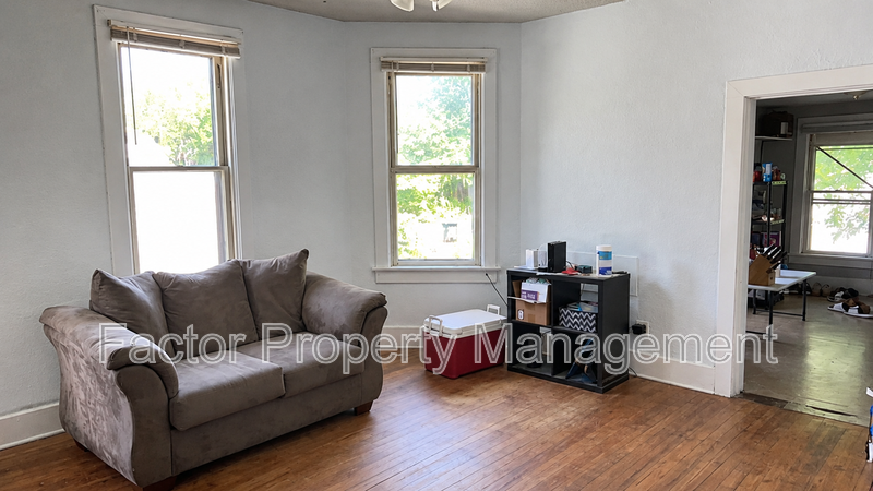 815 N 4th St - Photo 2 of 10