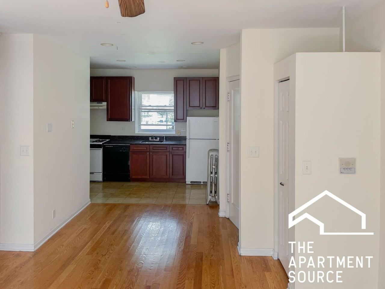 3924 N Pine Grove Ave #2W - Photo 3 of 12