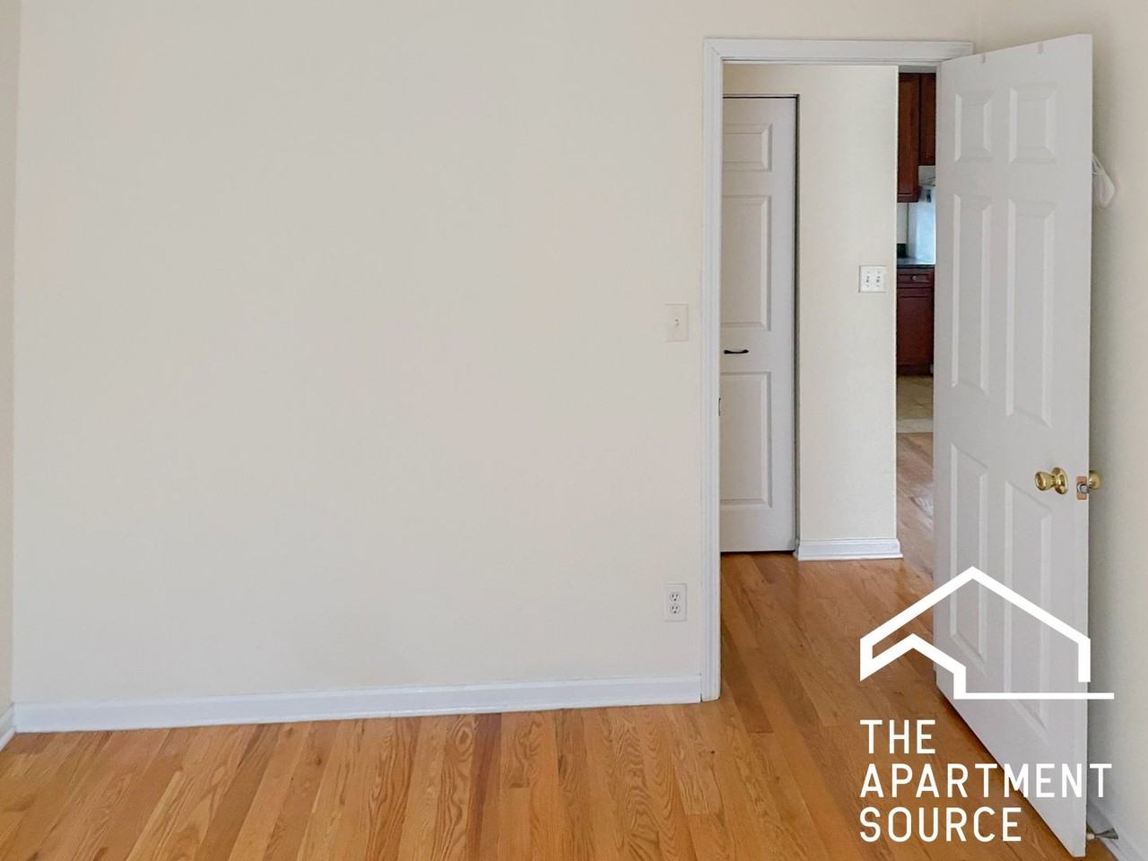 3924 N Pine Grove Ave #2W - Photo 4 of 12