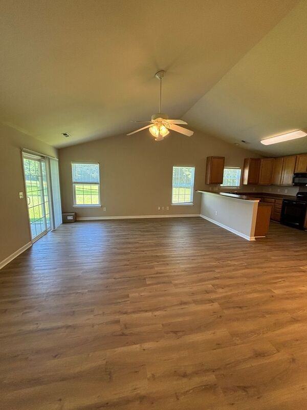 504 Savannah River Dr - Photo 4 of 32