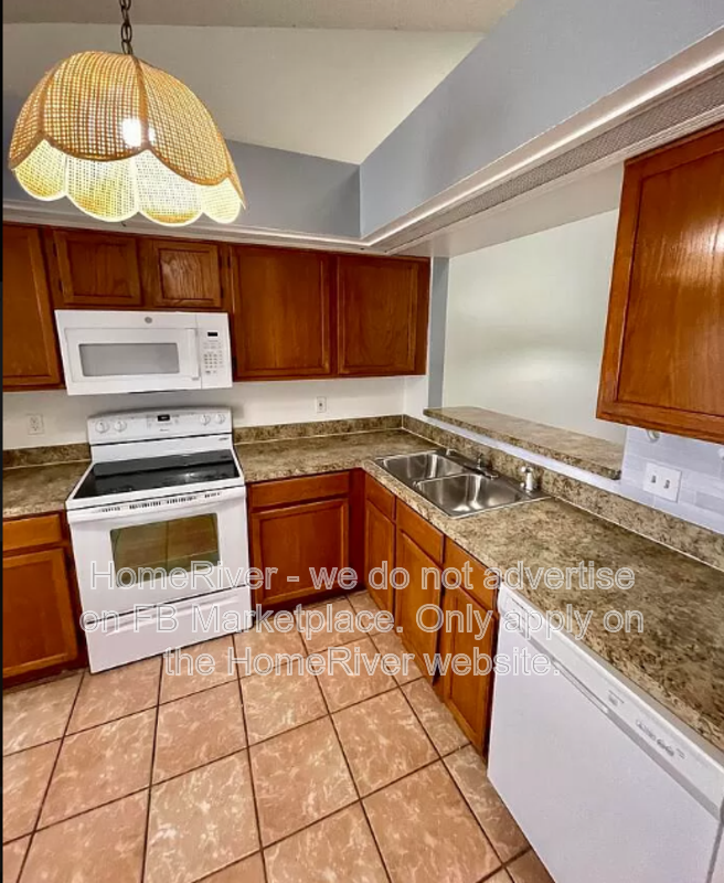 12253 Augusta Woods Cir - Photo 5 of 16