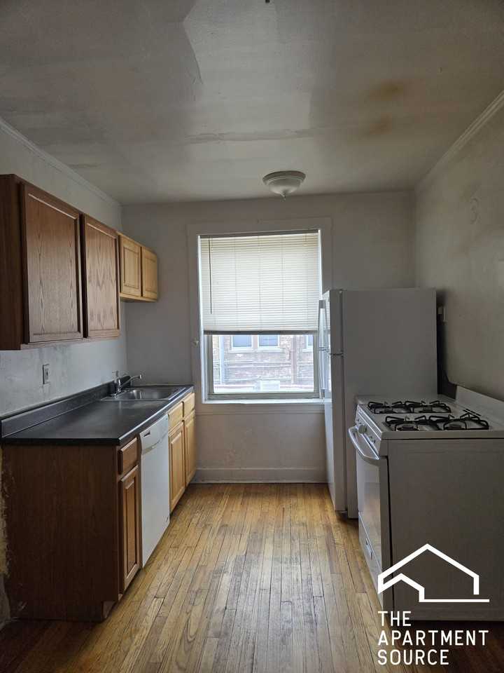 2348 W Touhy Ave #2H - Photo 2 of 6