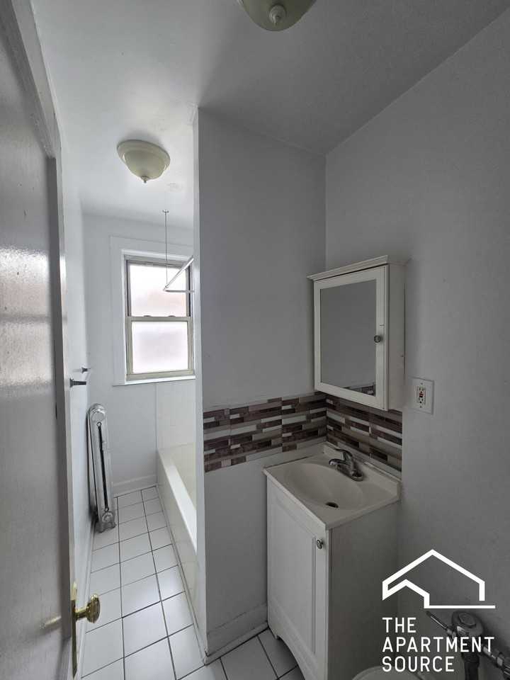 2348 W Touhy Ave #2H - Photo 4 of 6
