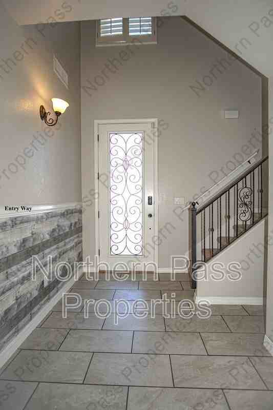 13482 Bradford St - Photo 3 of 36