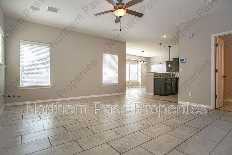 13482 Bradford St - Photo 4 of 36
