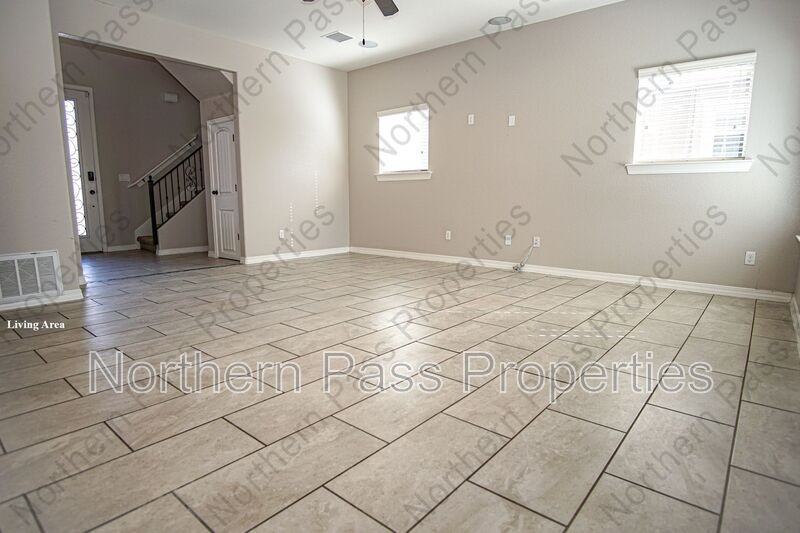 13482 Bradford St - Photo 5 of 36