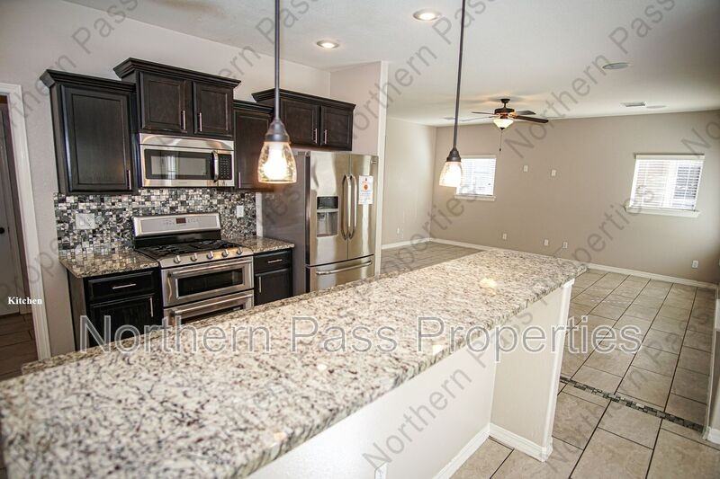 13482 Bradford St - Photo 7 of 36