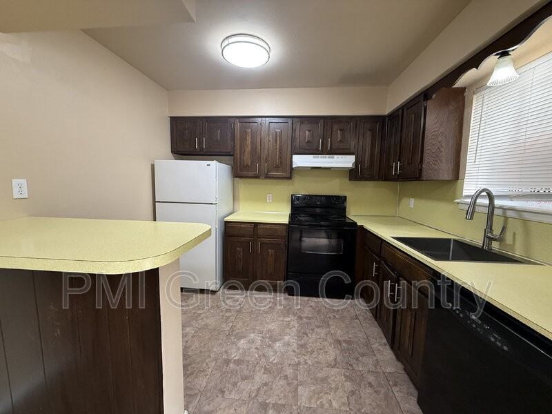 4334 E 67th St - Photo 5 of 12