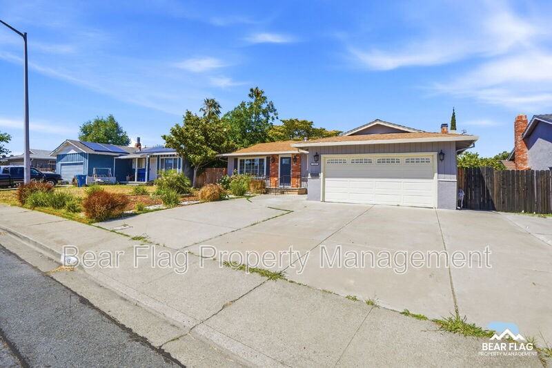 1312 Mission Dr - Photo 3 of 34