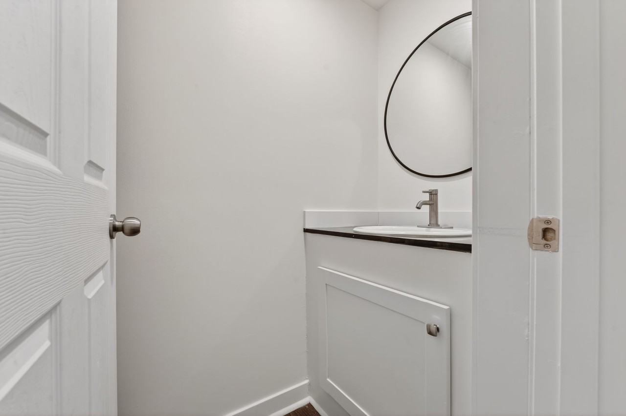 225 W 3rd St - Photo 4 of 20