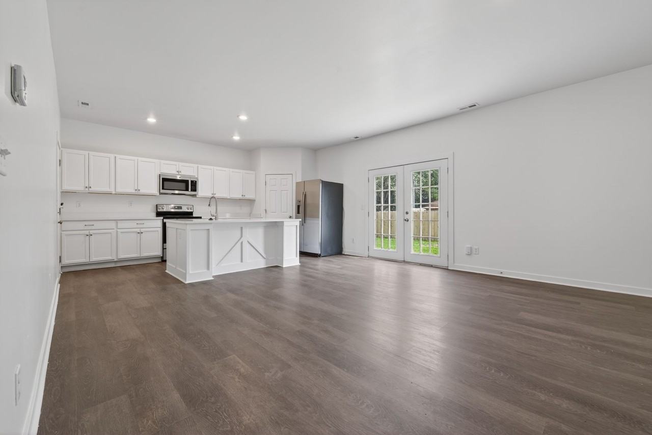 225 W 3rd St - Photo 5 of 20