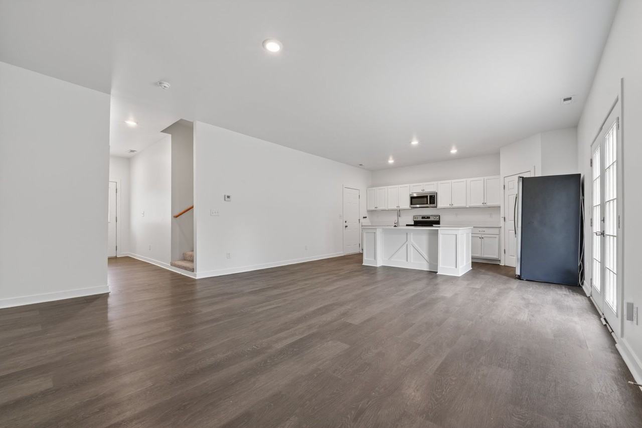225 W 3rd St - Photo 6 of 20
