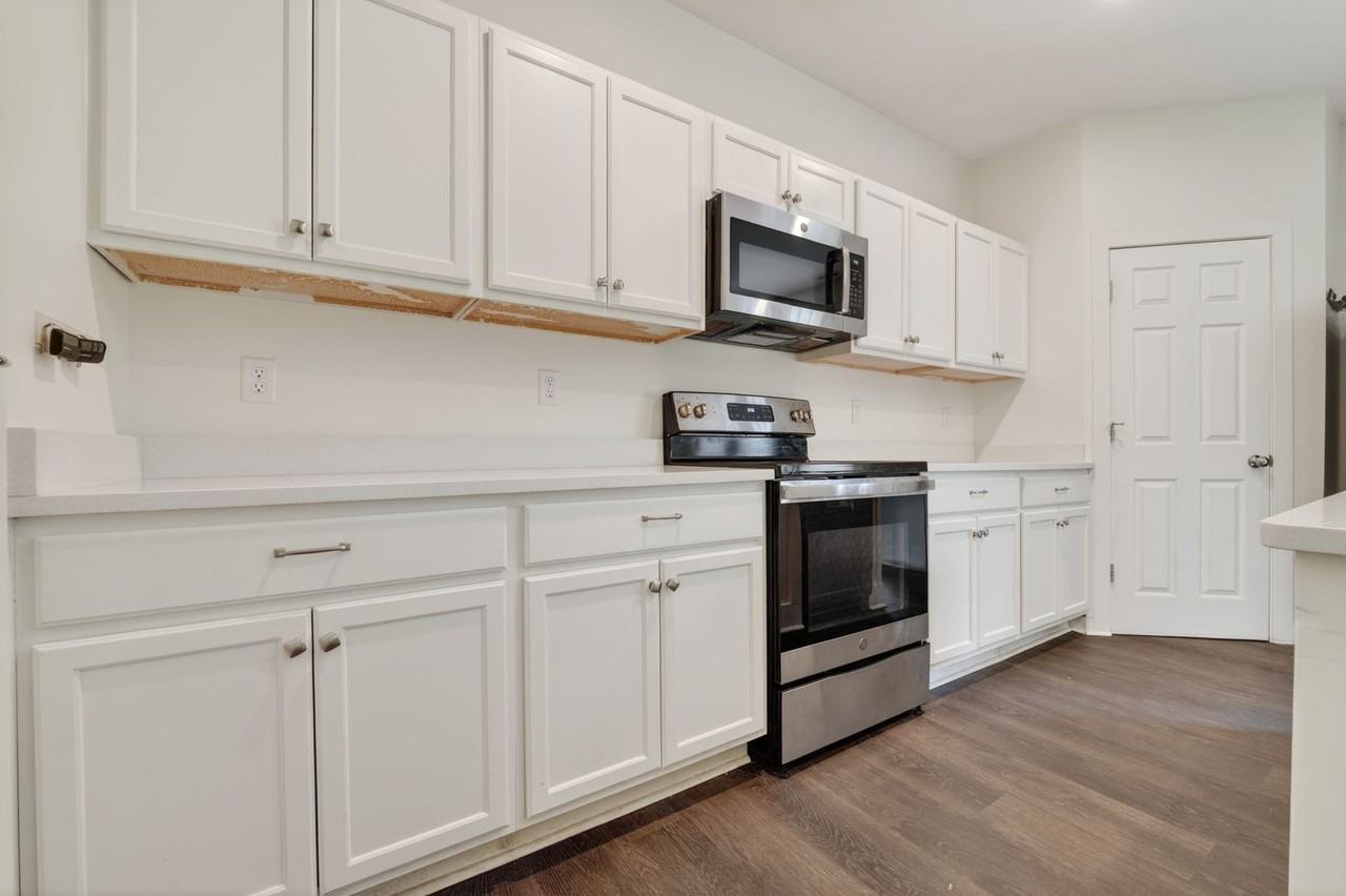 225 W 3rd St - Photo 7 of 20