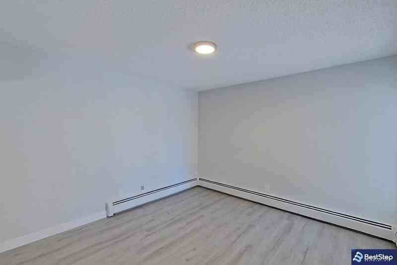 10837 117 St Nw - Photo 4 of 19