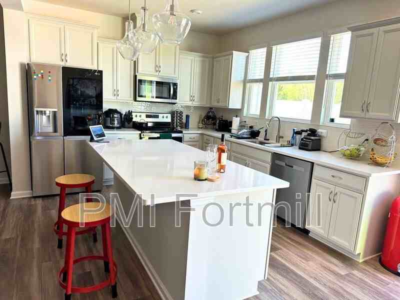 8027 Overmeadow Ln - Photo 7 of 17