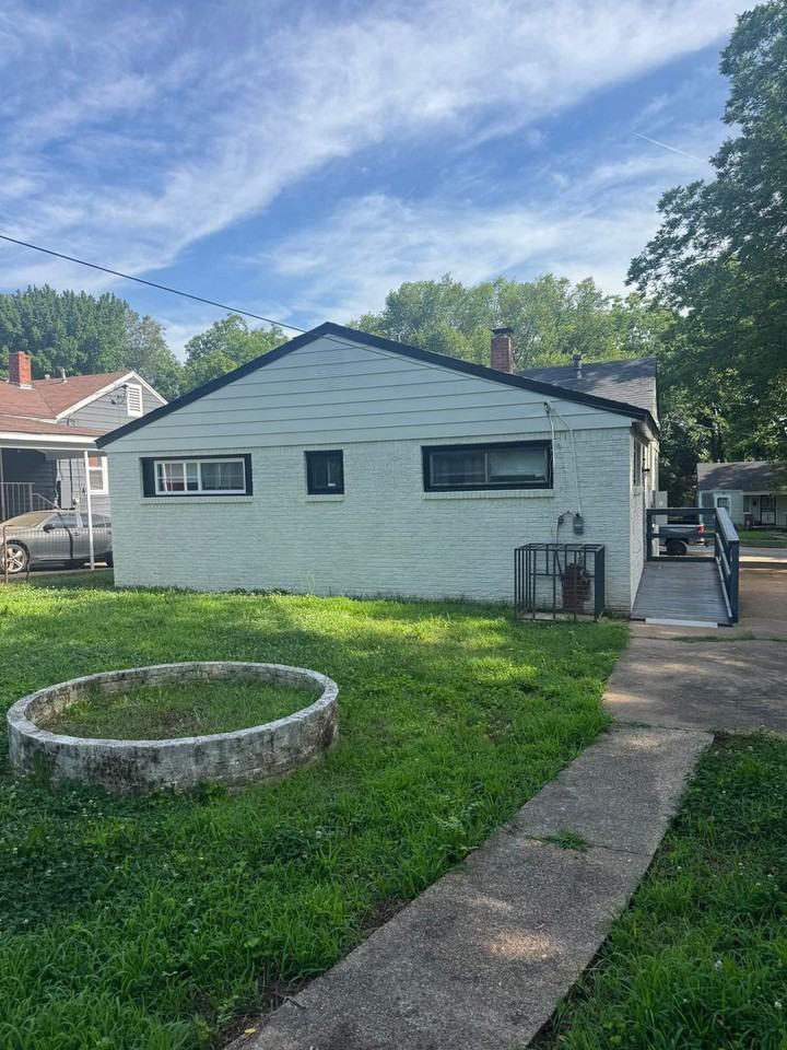 1981 Boyle Ave - Photo 3 of 10