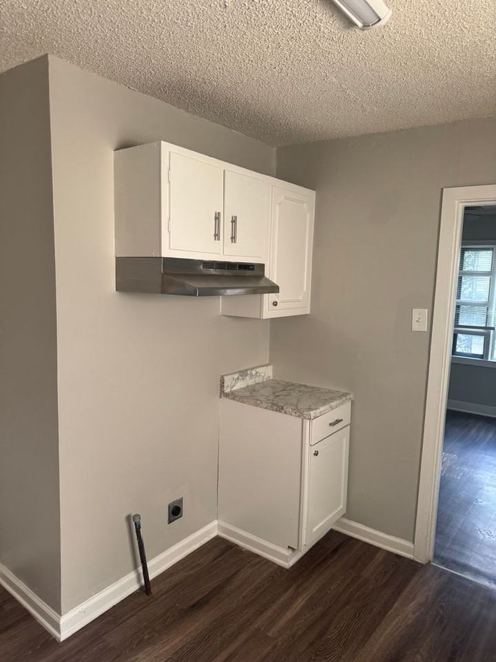 1981 Boyle Ave - Photo 4 of 10