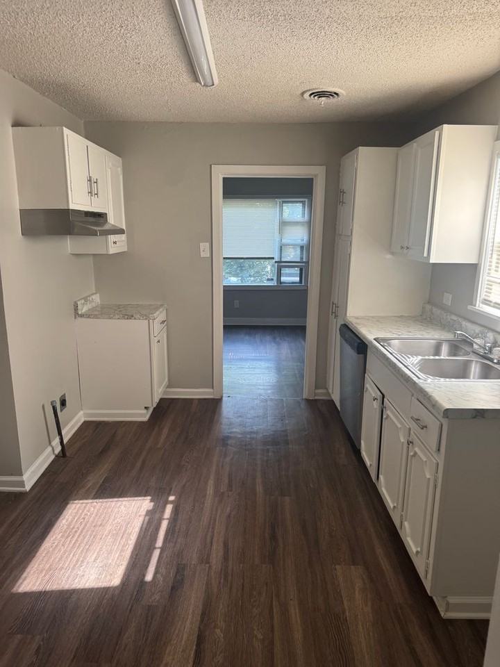 1981 Boyle Ave - Photo 5 of 10