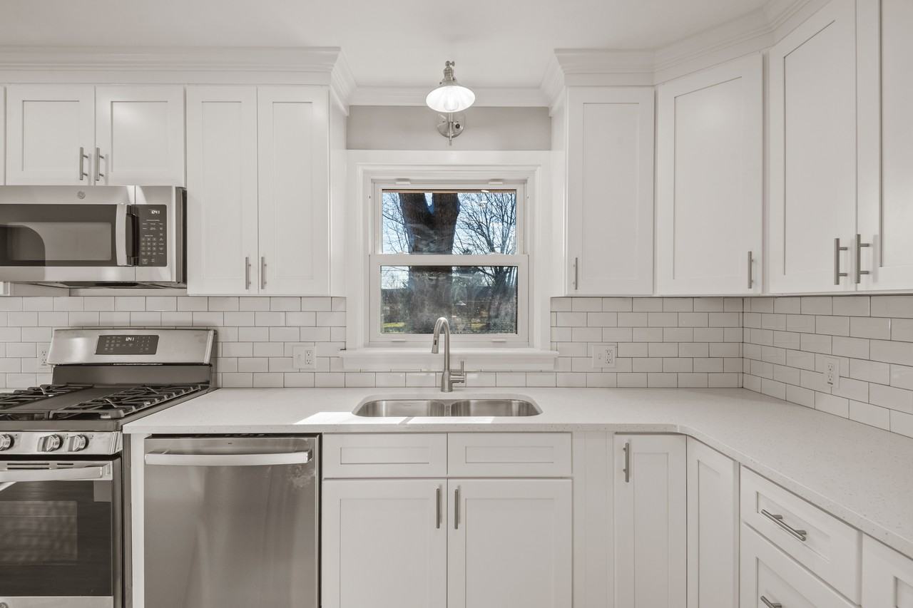 72 Barre Dr - Photo 3 of 22
