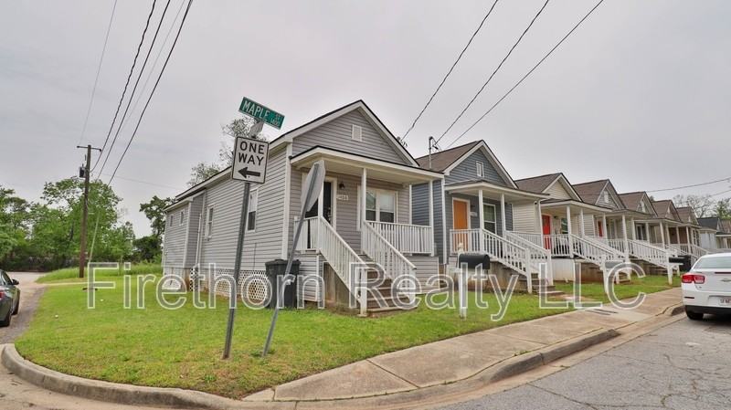 1400 Maple St - Photo 3 of 32