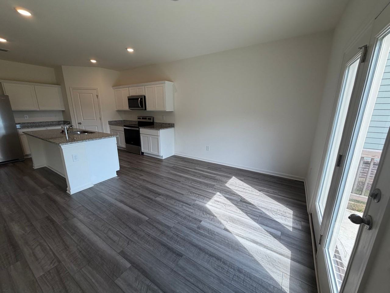 303 Hyde Park - Photo 5 of 23