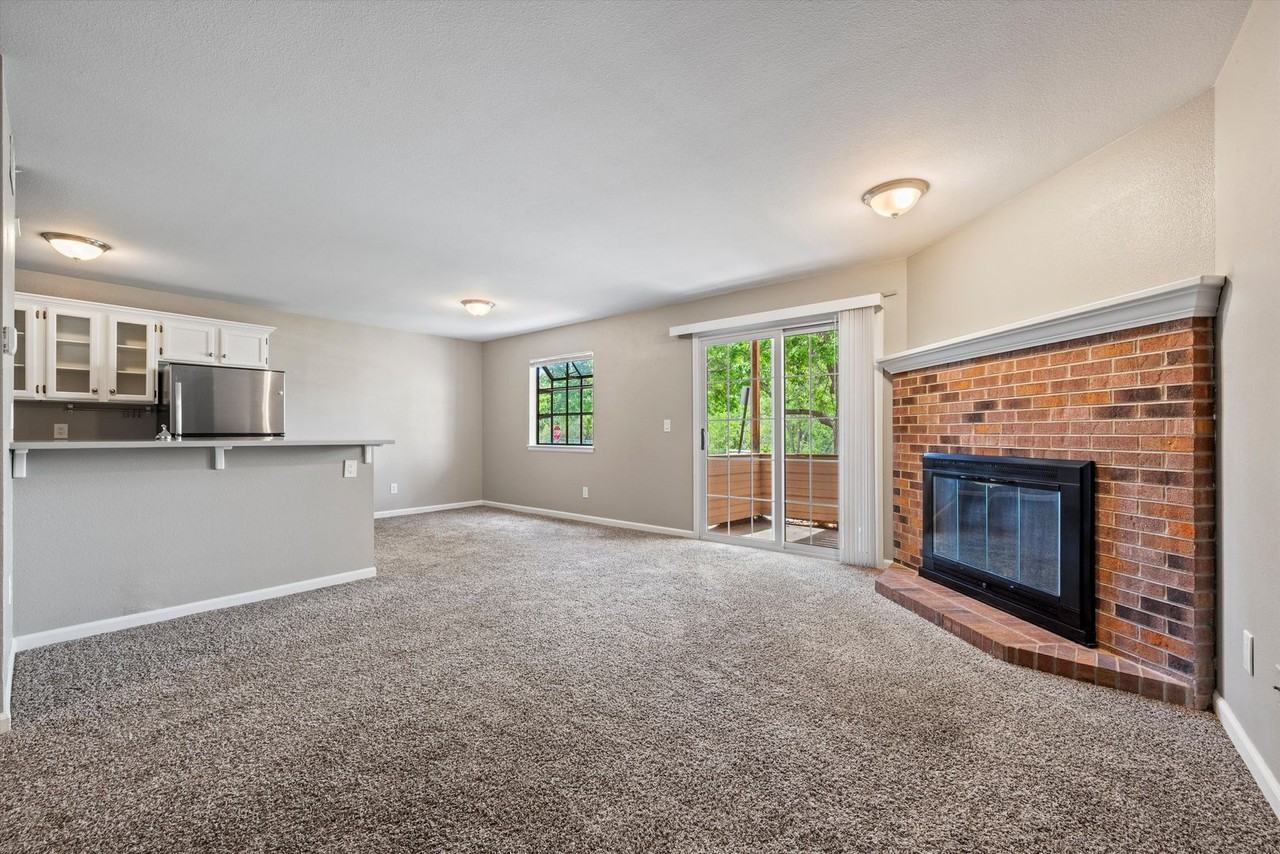 701 Canyon Dr - Photo 3 of 18