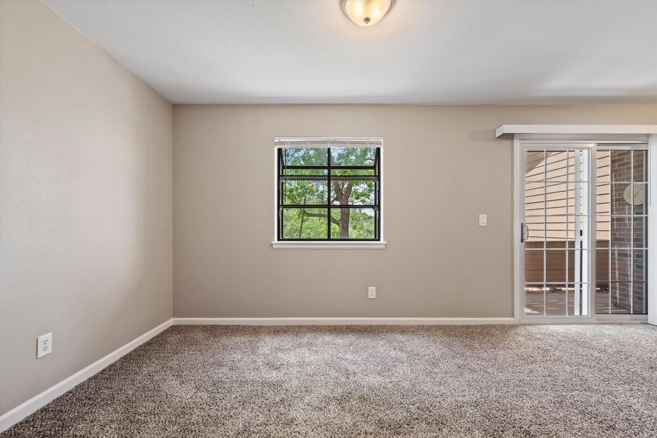 701 Canyon Dr - Photo 6 of 18
